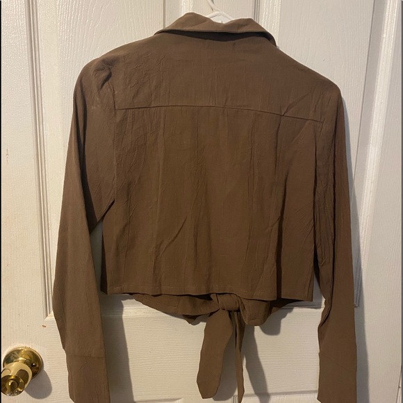 (NEW) NastyGal Tie Front Cropped Top - Picture 2 of 3